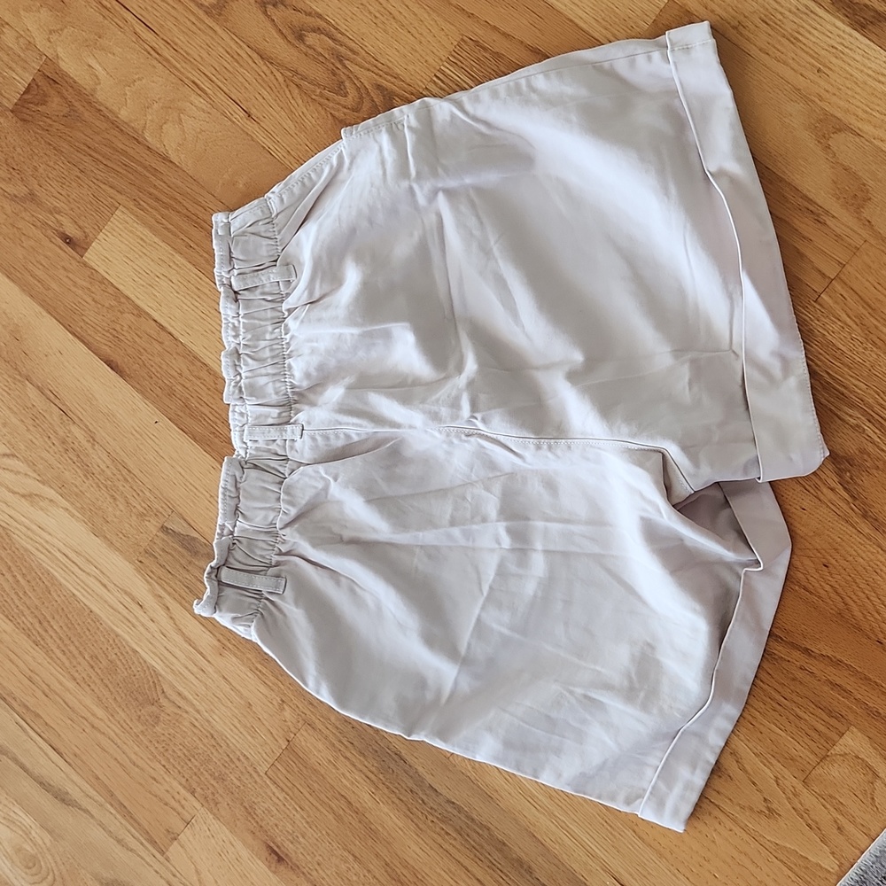 H & M Shorts - Picture 5 of 6